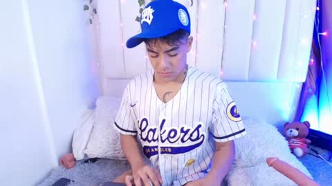 Snapshot of king_azahell chatting on January 17, 2025, 3:34 am king help me reach 100 likes online show from January 17, 2025, 3:34 am