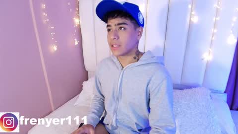 Snapshot of king_azahell chatting on February 26, 2025, 5:53 am king help me reach 100 likes online show from February 26, 2025, 5:53 am