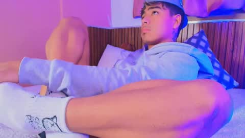 Snapshot of king_azahell chatting on October 2, 2025, 3:02 am king help me reach 100 likes online show from October 2, 2025, 3:02 am