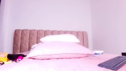 Bella online show from November 13, 2025, 3:05 am