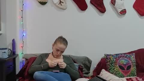 Scarred Thighs online show from December 19, 2025, 8:49 pm