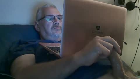 Snapshot of kingtongue10 chatting on September 22, 2025, 11:45 am kingtongue10 online show from September 22, 2025, 11:45 am