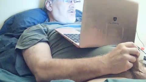 Snapshot of kingtongue10 chatting on November 14, 2025, 10:25 am kingtongue10 online show from November 14, 2025, 10:25 am