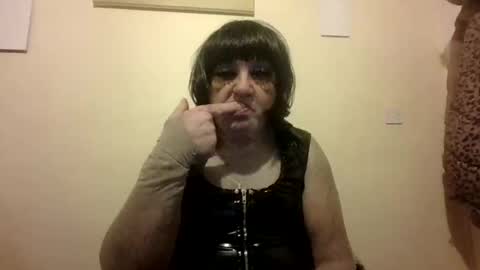 Snapshot of kingwillywoo chatting on January 7, 2025, 4:16 pm Cynthia Pvc lips online show from January 7, 2025, 4:16 pm