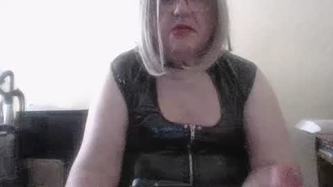 Snapshot of kingwillywoo chatting on June 18, 2026, 1:37 pm Cynthia Pvc lips online show from June 18, 2026, 1:37 pm