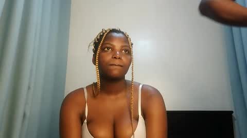 Lola online show from October 24, 2025, 9:11 pm