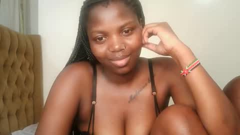 Lola online show from April 13, 2026, 11:10 pm