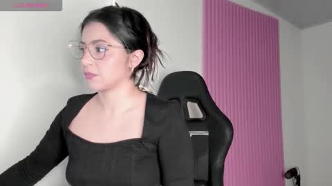 kinky yeyns online show from March 17, 2026, 3:22 am