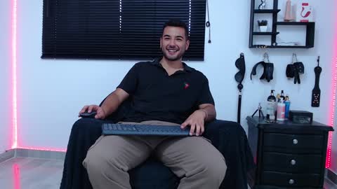 Snapshot of kinkyallisonsub chatting on December 21, 2024, 8:10 pm Allison Diego online show from December 21, 2024, 8:10 pm