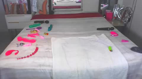 KinyBunz online show from February 19, 2026, 2:07 am