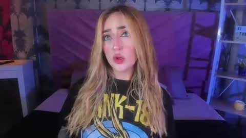 Snapshot of kinkydoll_ chatting on June 26, 2026, 8:46 pm Sara online show from June 26, 2026, 8:46 pm