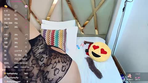 Snapshot of kinkyhousewifee_ chatting on January 28, 2025, 2:53 am MISS RYN online show from January 28, 2025, 2:53 am