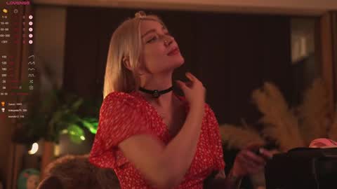 kinkylina_ online show from December 8, 2024, 2:52 pm