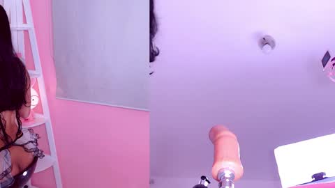 Mindy  online show from April 15, 2026, 8:20 pm