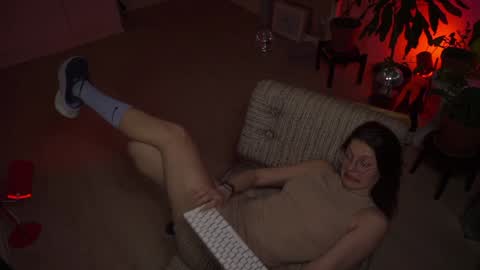 Snapshot of kinkyorange_ chatting on December 4, 2024, 6:06 pm Mary the Soulmate online show from December 4, 2024, 6:06 pm