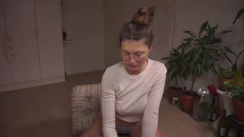 Snapshot of kinkyorange_ chatting on December 19, 2024, 4:35 pm Mary the Soulmate online show from December 19, 2024, 4:35 pm