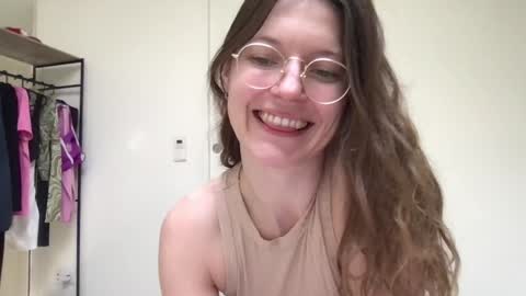 Snapshot of kinkyorange_ chatting on January 15, 2025, 12:15 pm Mary the Soulmate online show from January 15, 2025, 12:15 pm