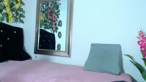 Isabella  online show from February 28, 2025, 10:50 pm