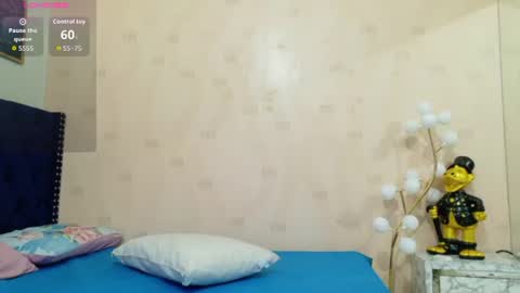 kinkyymommyyy online show from June 17, 2026, 12:18 pm