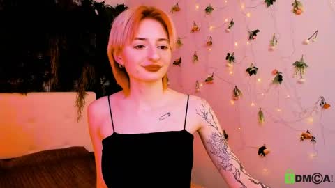 Snapshot of kira__cutie chatting on May 15, 2026, 11:01 pm Kira online show from May 15, 2026, 11:01 pm