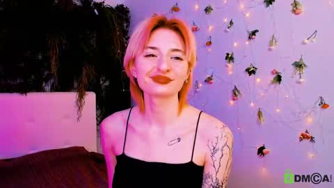 Snapshot of kira__cutie chatting on May 16, 2026, 12:40 am Kira online show from May 16, 2026, 12:40 am