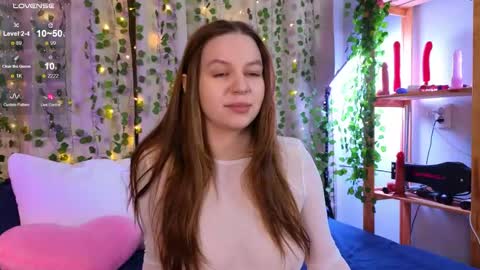 Kira Briis online show from May 4, 2026, 6:37 pm