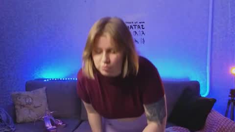 Snapshot of kira_citro chatting on January 10, 2025, 12:17 am Kira NEXT STREAM December 4 5pm CET 11am EST online show from January 10, 2025, 12:17 am