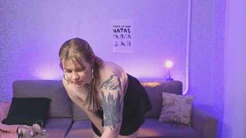 Snapshot of kira_citro chatting on January 11, 2025, 12:12 am Kira NEXT STREAM December 4 5pm CET 11am EST online show from January 11, 2025, 12:12 am