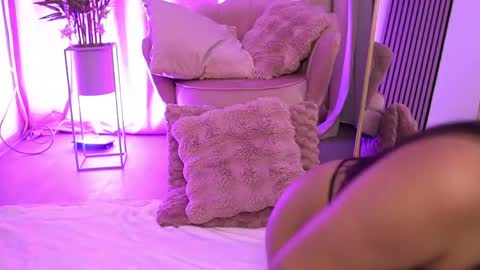 kira krush online show from May 29, 2026, 4:54 am