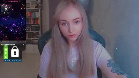 Snapshot of kira_love_sleep chatting on December 22, 2025, 3:53 pm you know thumb up me please its important online show from December 22, 2025, 3:53 pm