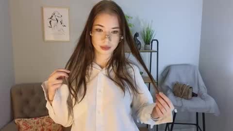 Snapshot of kira_mac chatting on December 17, 2025, 10:10 am Sofi online show from December 17, 2025, 10:10 am