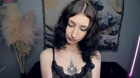 Snapshot of kira_nocturne chatting on December 20, 2025, 9:05 am Kira online show from December 20, 2025, 9:05 am