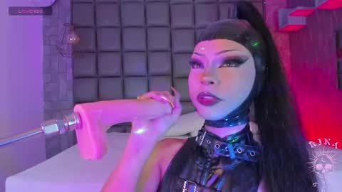 Snapshot of kira_vance chatting on July 19, 2026, 4:49 am Kira online show from July 19, 2026, 4:49 am