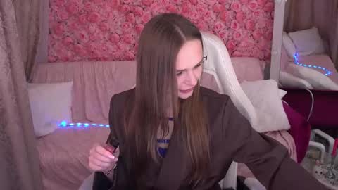 kiraagray online show from March 3, 2026, 2:12 pm