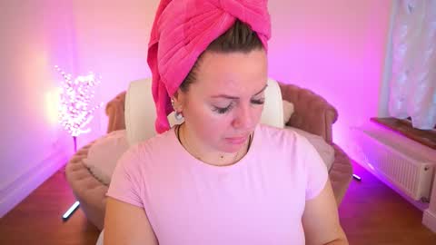 Snapshot of kiracandys chatting on February 15, 2026, 2:36 pm Kira online show from February 15, 2026, 2:36 pm