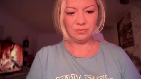 Snapshot of kiradivine chatting on February 21, 2025, 2:16 pm KiraDivine online show from February 21, 2025, 2:16 pm