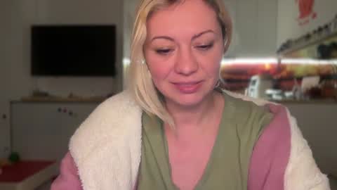 Snapshot of kiradivine chatting on February 26, 2025, 7:27 pm KiraDivine online show from February 26, 2025, 7:27 pm