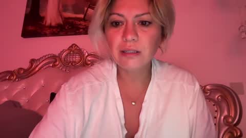 Snapshot of kiradivine chatting on September 10, 2025, 1:55 pm KiraDivine online show from September 10, 2025, 1:55 pm