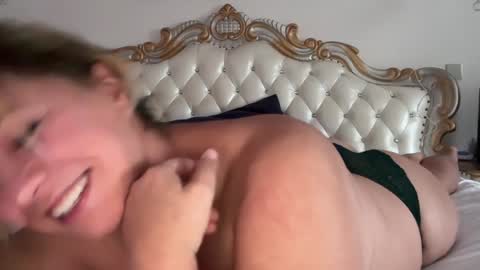 Snapshot of kiradivine chatting on September 26, 2025, 1:48 pm KiraDivine online show from September 26, 2025, 1:48 pm