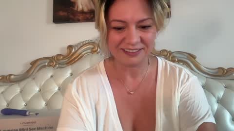 Snapshot of kiradivine chatting on October 30, 2025, 1:45 pm KiraDivine online show from October 30, 2025, 1:45 pm