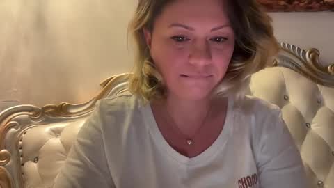 KiraDivine online show from January 8, 2026, 1:57 pm