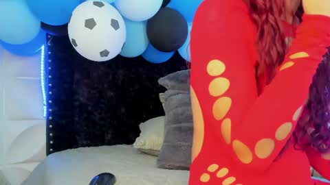 kirakeyhot online show from June 18, 2026, 7:29 pm