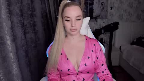 Snapshot of kirakrox chatting on November 11, 2025, 6:52 pm kirakrox online show from November 11, 2025, 6:52 pm