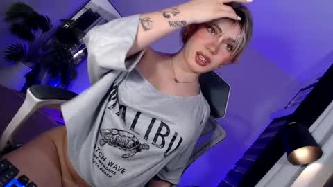 Its your girl KIRA online show from May 22, 2026, 2:08 am