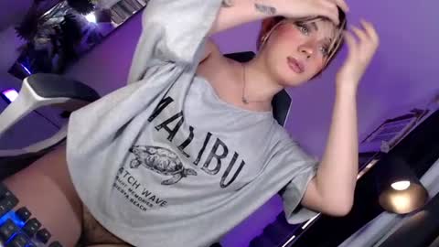 Its your girl KIRA online show from June 25, 2026, 2:11 am