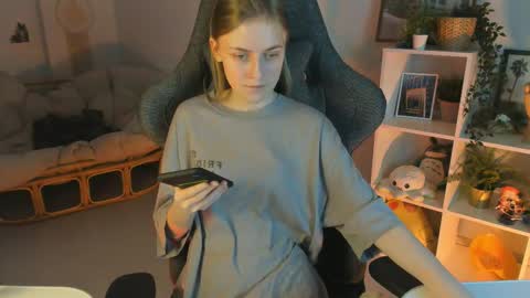 Kira online show from March 2, 2025, 2:10 pm