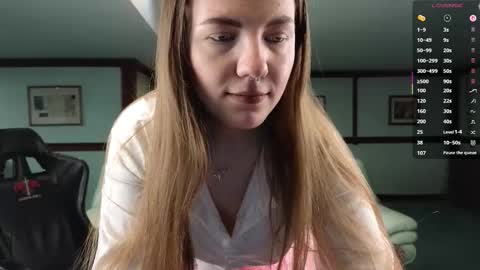 Snapshot of kirarustle chatting on February 2, 2026, 2:43 am Kira online show from February 2, 2026, 2:43 am