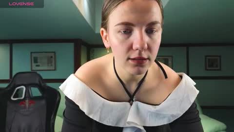 Snapshot of kirarustle chatting on February 18, 2026, 2:51 am Kira online show from February 18, 2026, 2:51 am