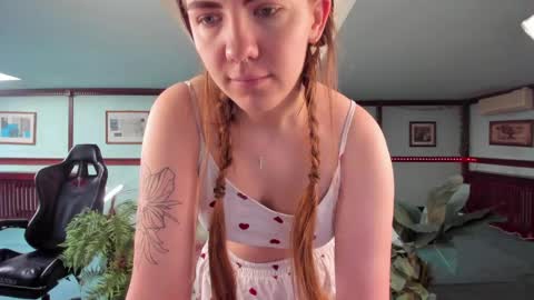 Snapshot of kirarustle chatting on May 28, 2026, 1:47 am Kira online show from May 28, 2026, 1:47 am