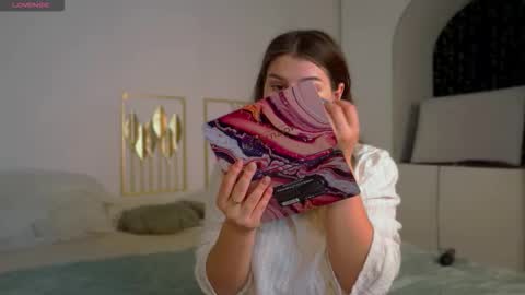 Kira online show from October 19, 2025, 5:41 am